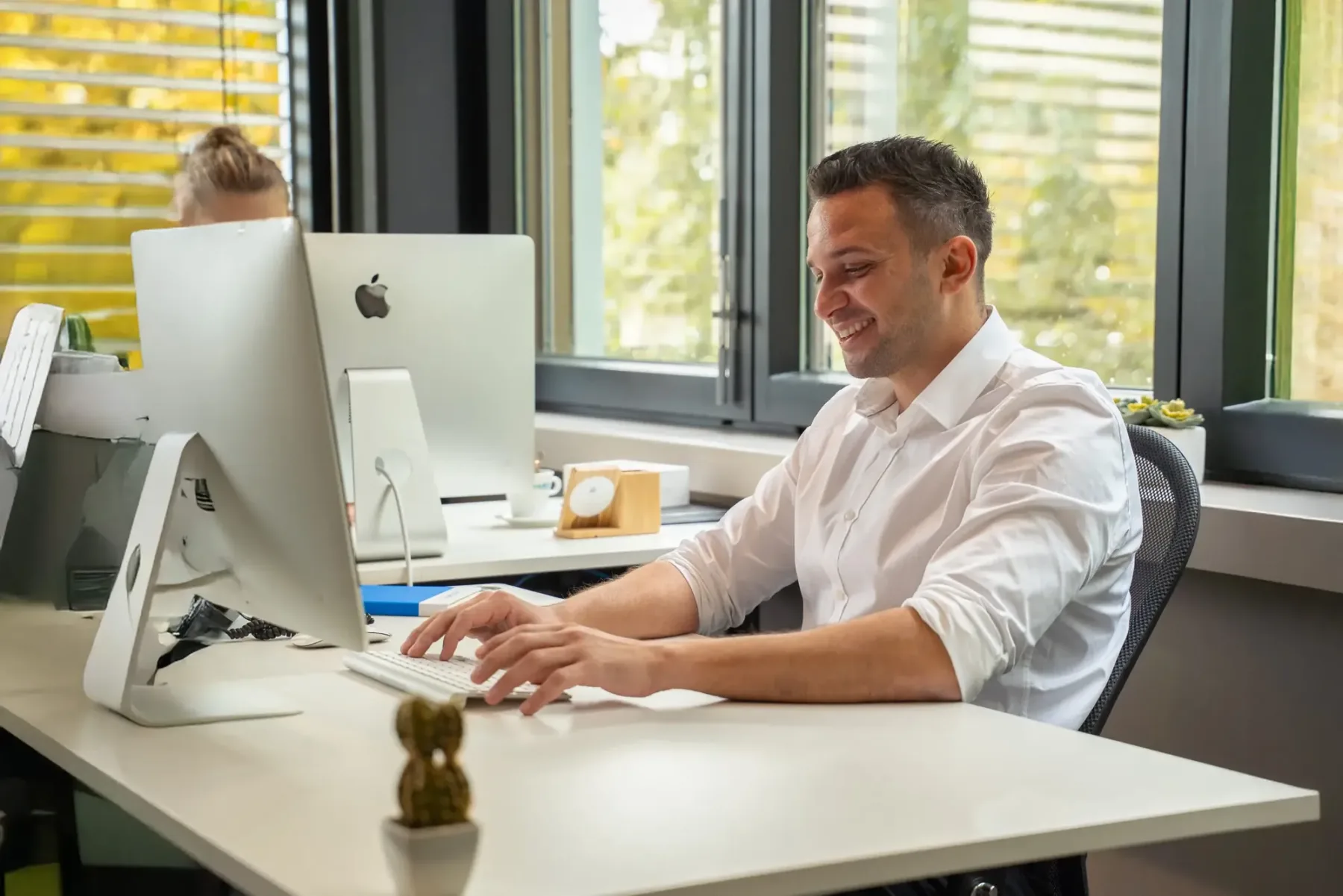 Developer van Developercode werkt aan een maatwerk website